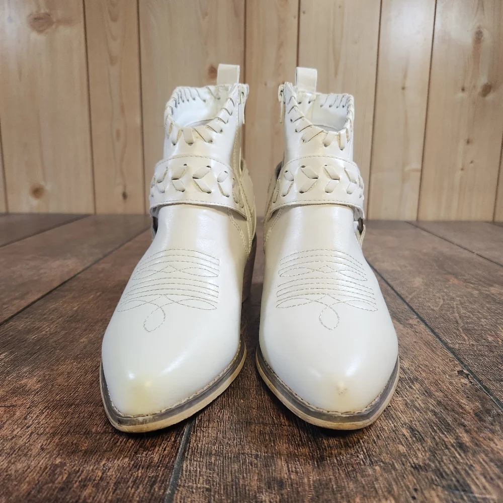 Altar’d State Size 7.5 White Vegan Leather Rodeo Cowboy Western Ankle Boots